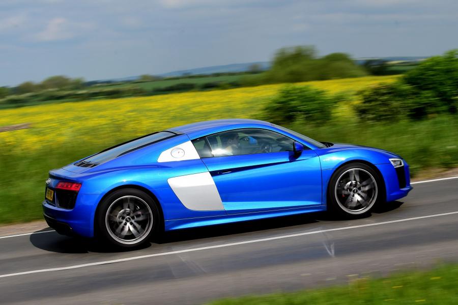  Audi R8 V10 2015 года  (UK) (фото 5 из 25)